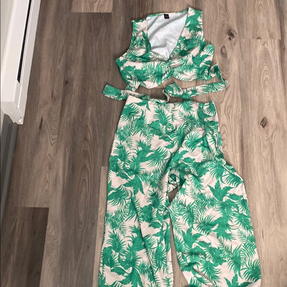 SHEIN Green Leaf Print Wide Leg Jumpsuit